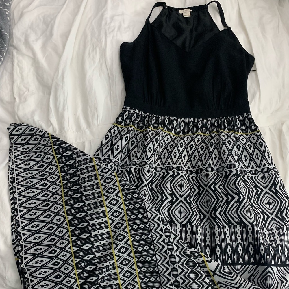 JCrew Factory Maxi Dress made of 100% polyester. Black Lining, side zipper.